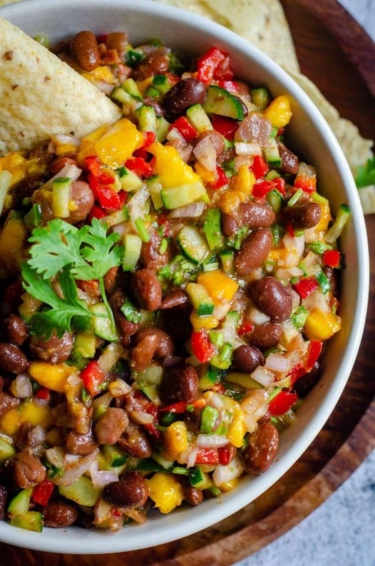 Black bean mango salad